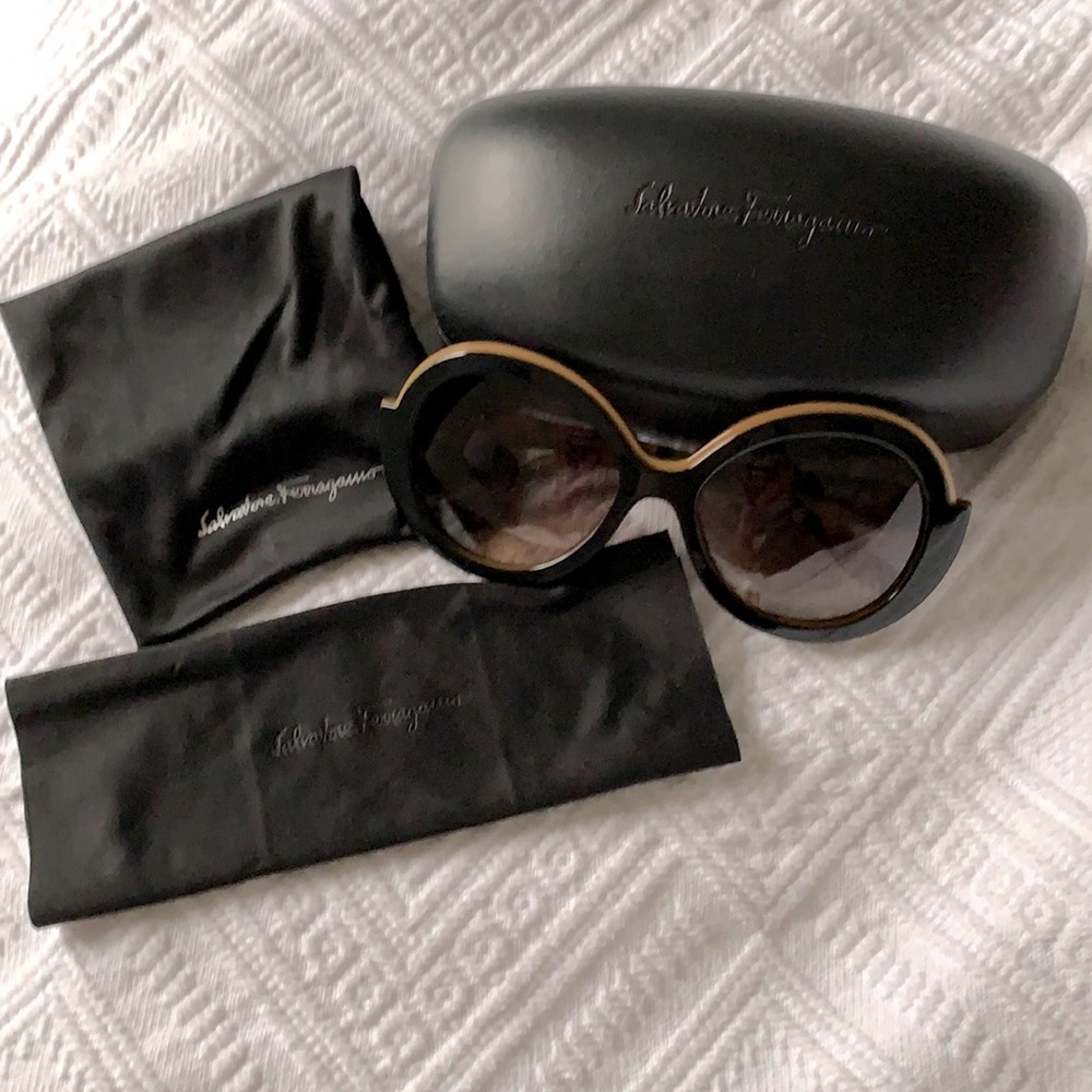 Ferragamo Sunglasses 🖤🤎